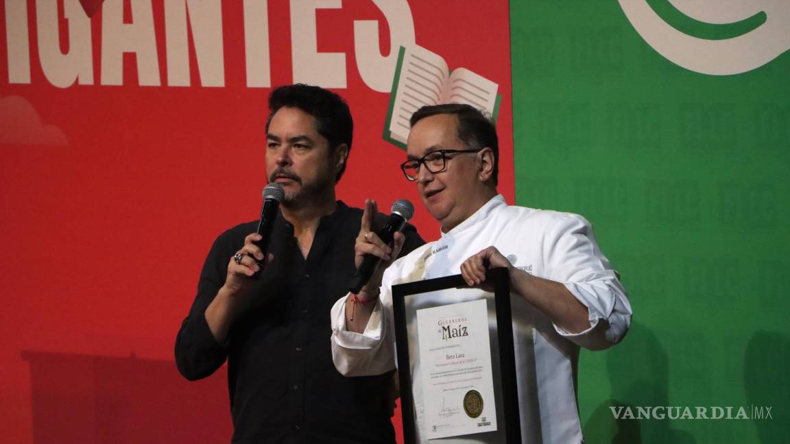 Los Guerreros del Maíz llevan el amor por el patrimonio gastronómico a la Feria del Libro