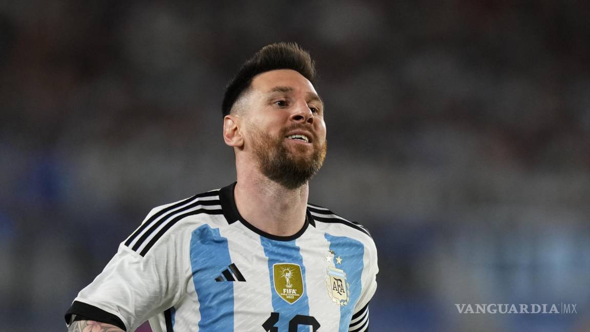 Festejo tras festejo, Messi anota su gol 800 en victoria sobre Panamá