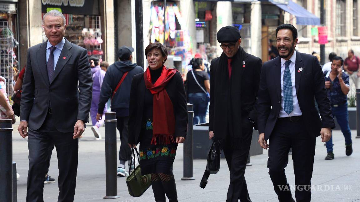 $!Omar Fayad, embajador de México en Noruega y Quirino Ordáz, embajador de México en España, llegan a Palacio Nacional para reunirse con la presidenta de México, Claudia Sheinbaum.