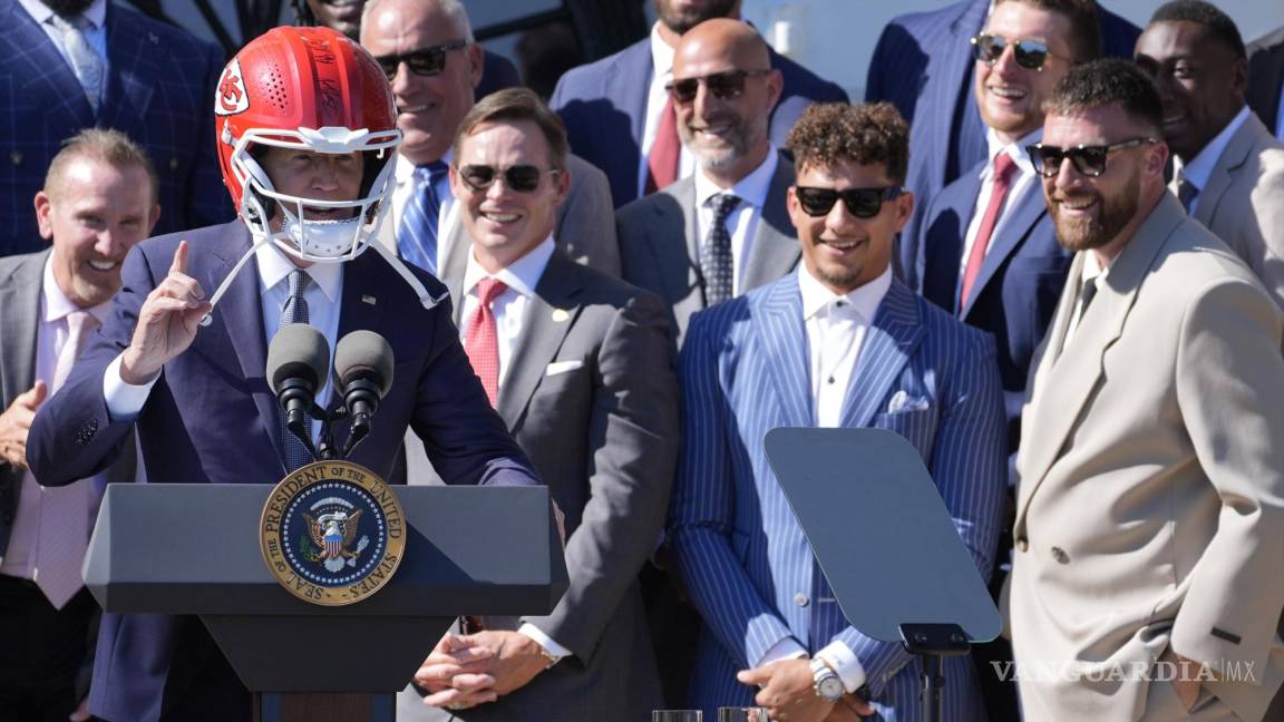 ¡Se puso el casco del equipo!: Joe Biden recibe a los Chiefs de Kansas City en la Casa Blanca