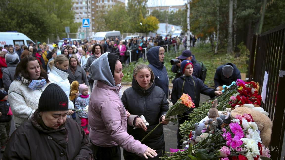 Tiroteo en escuela de Rusia deja 17 muertos