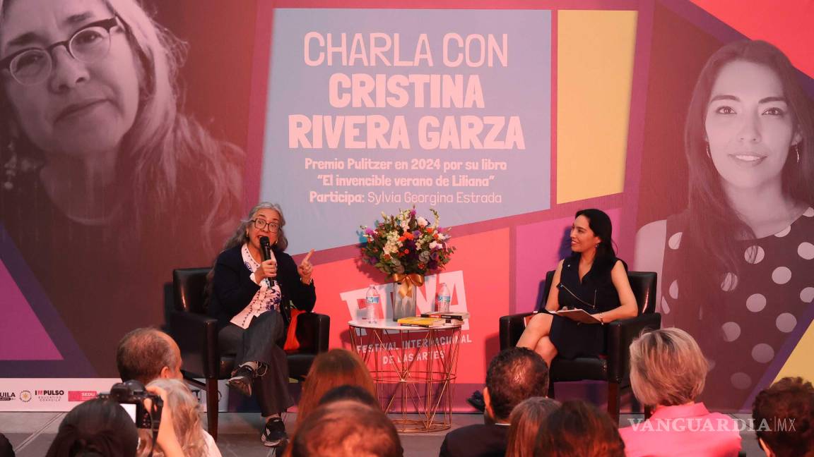 Cristina Rivera Garza comparte detalles de su obra literaria en charla en Saltillo