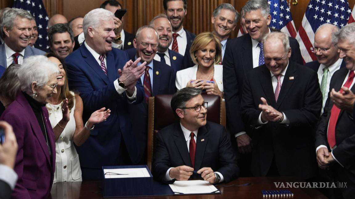 $!“Con un gran y hermoso proyecto de ley vamos a hacer que este país sea más fuerte, más seguro y más próspero que nunca”, dijo Mike Johnson.