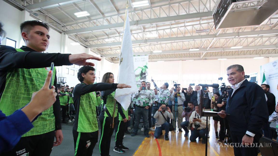 $!El gobernador estatal encabezó la ceremonia en donde estuvieron los atletas coahuilenses.