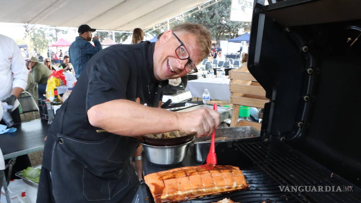$!El chef alemán Andreas Rummel ofreció sus propias creaciones gastronómicas. FOTO: FRANCISCO MUÑIZ