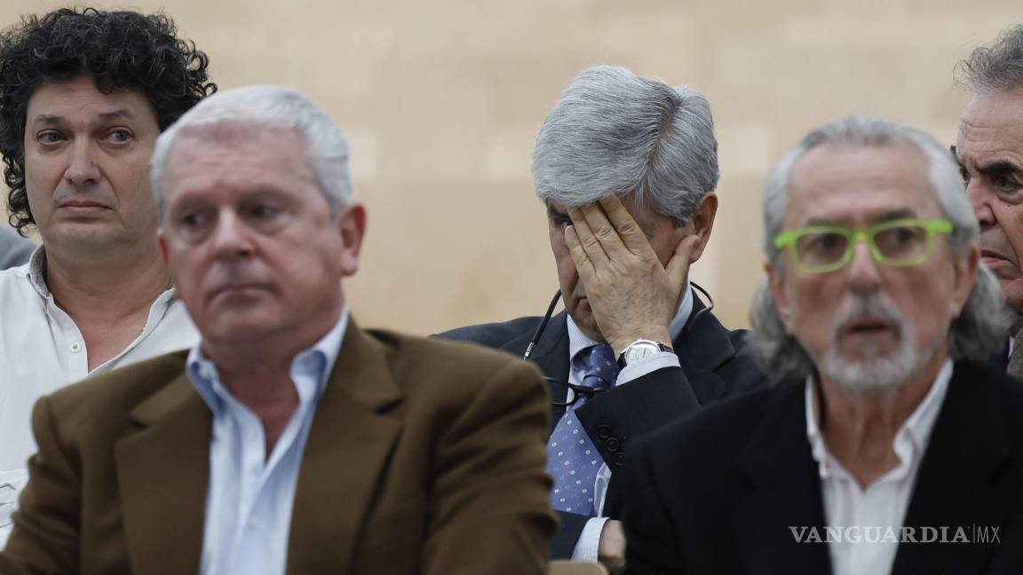 $!(MADRID), 03/03/2025- El expresidente de Martinsa Fernando Martín (C) sentado junto al resto de los acusados durante la primera sesión del juicio en la Audiencia Nacional, en Fernando de Henares, este lunes. El penúltimo juicio del caso Gürtel arranca este lunes en la Audiencia Nacional, donde están acusadas en torno a una veintena de personas por presuntas adjudicaciones irregulares del Ayuntamiento de Arganda del Rey (Madrid) a cambio de comisiones de hace ya más de dos décadas