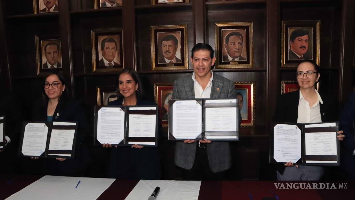 $!Autoridades de ambas instituciones participaron en la ceremonia realizada en el Aula Magna del Instituto Tecnológico de Saltillo.