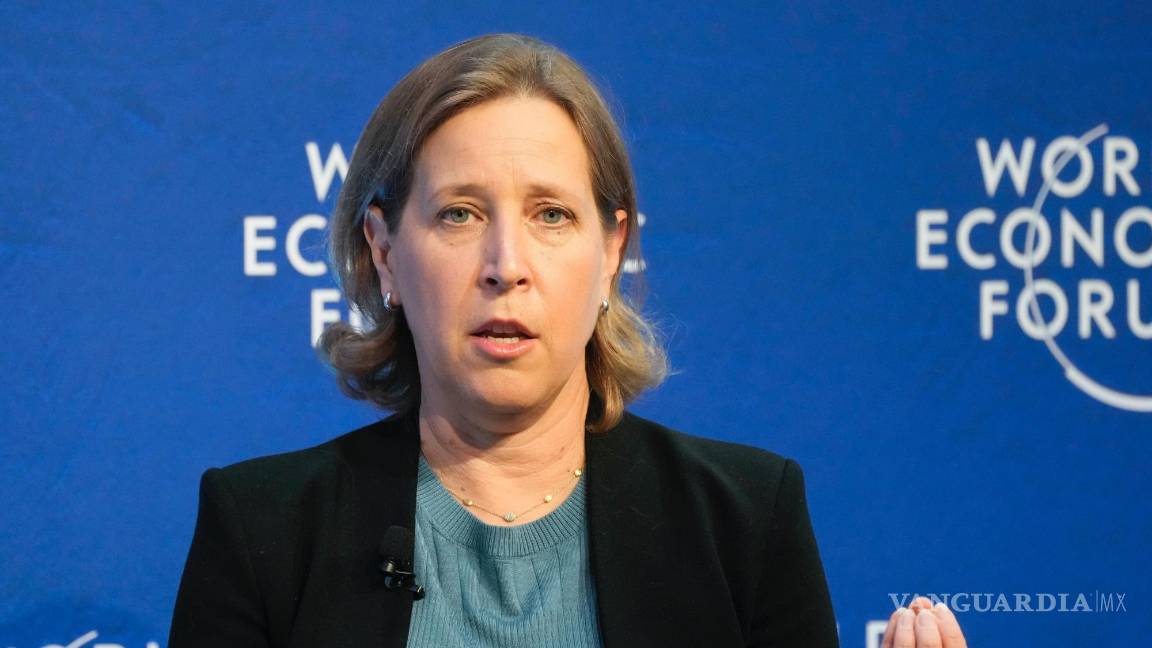 $!La directora ejecutiva de YouTube, Susan Wojcicki, habla durante una conversación en el Foro Económico Mundial en Davos, Suiza.