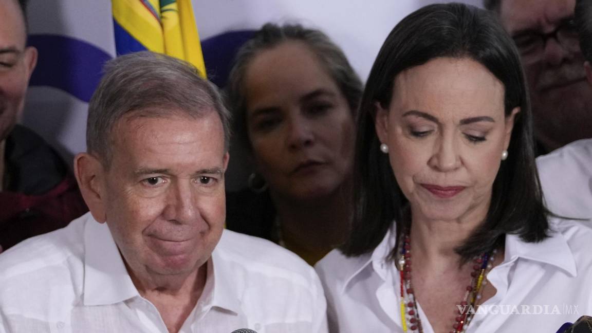$!La líder opositora María Corina Machado, a la derecha, y el candidato presidencial Edmundo González ofrecen una conferencia de prensa en Caracas.