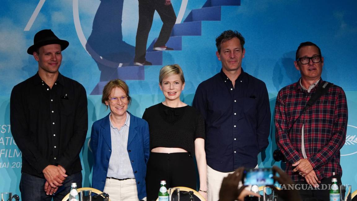 $!(De izquierda a derecha) Neil Kopp, Kelly Reichardt, Michelle Williams, Jonathan Raymond y Christopher Blauvelt en el Festival de Cine de Cannes.