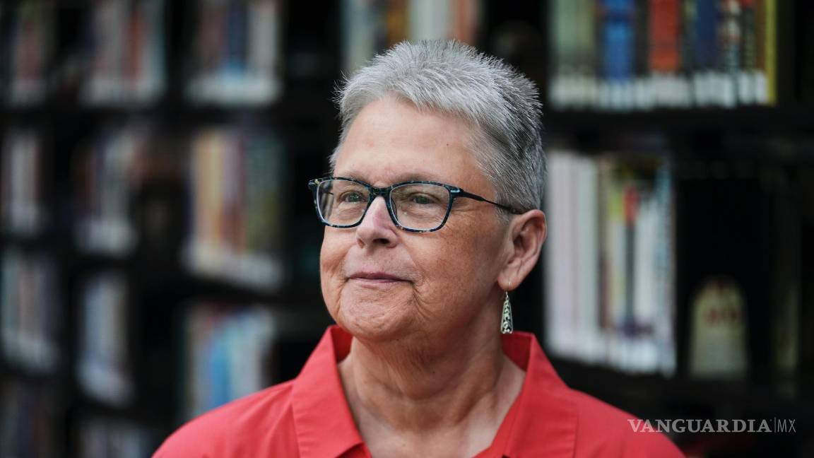 $!Lisa Brakel, una bibliotecaria jubilada, dijo que Voice of America era un “pilar” cuando era profesora de música en Kuwait en la década de 1980.