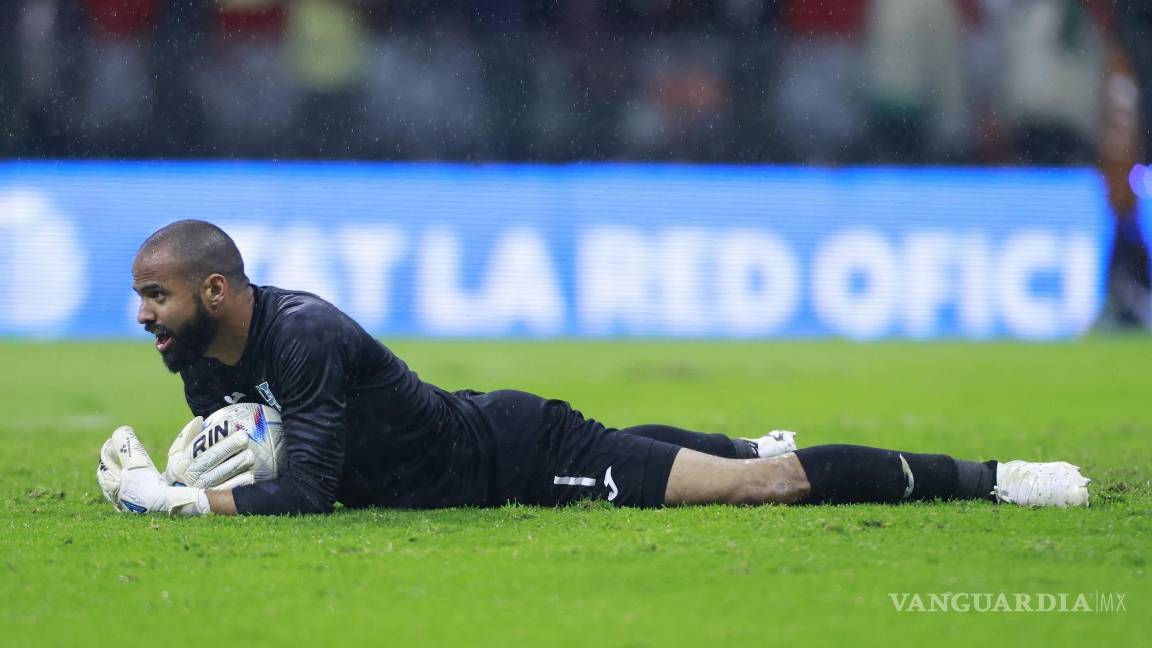 $!Al final del encuentro, hubo polémica con el arquero centroamericano que, pese a que recibió una segunda tarjeta amarilla, no fue expulsado del duelo.