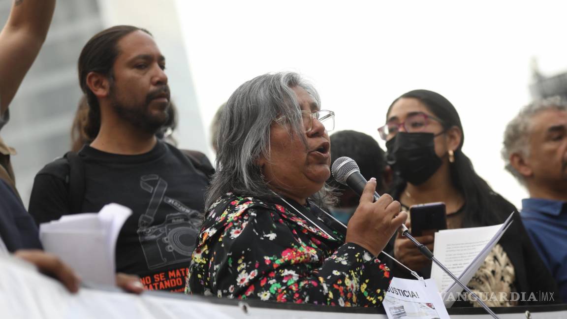 $!Griselda Triana, viuda del periodista Javier Valdez, habla durante una protesta contra el asesinato de periodistas.