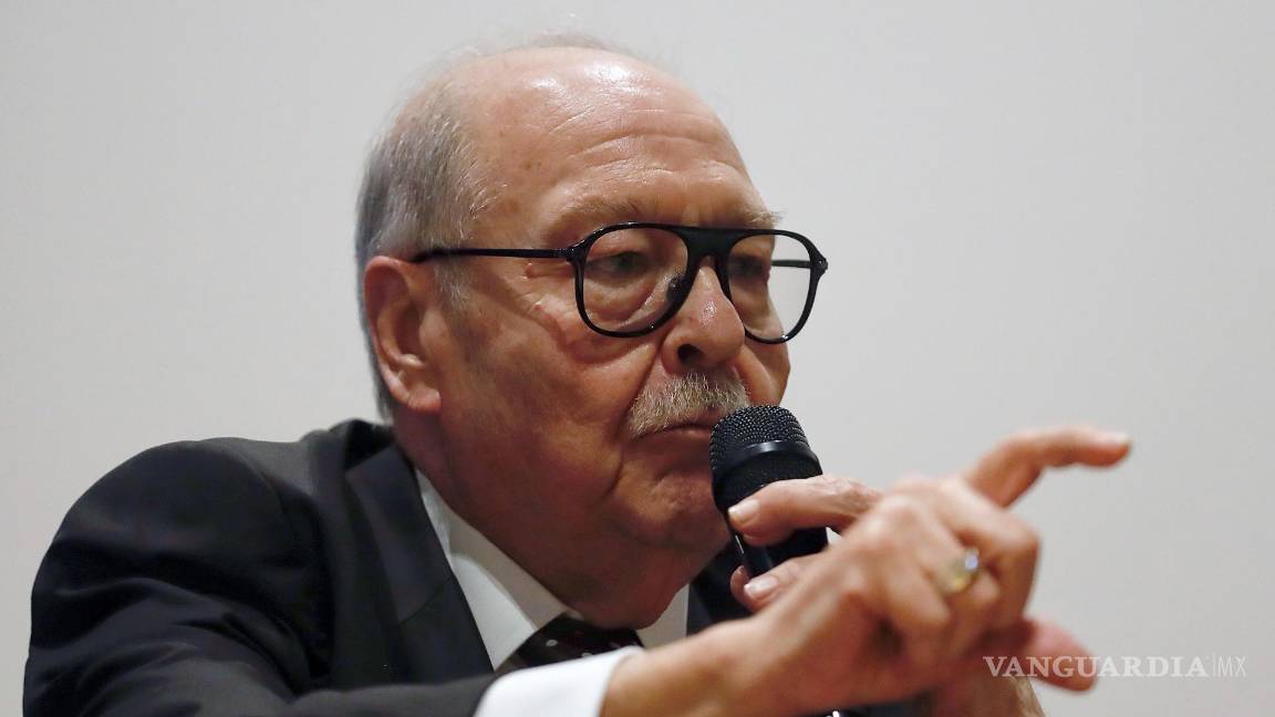 $!El abogado y exsubprocurador General de la República, Javier Coello, habla durante una conferencia de prensa en Ciudad de México (México).