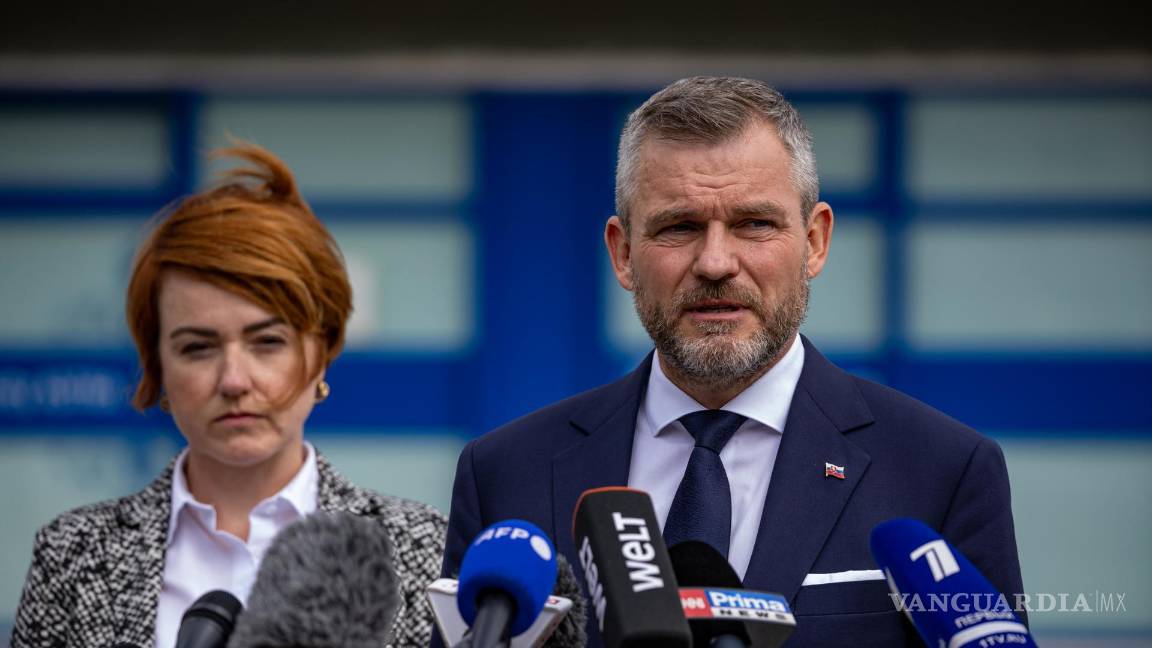 $!El Presidente electo eslovaco, Peter Pellegrini, se dirige a los medios de comunicación tras una visita al Primer Ministro Fico.