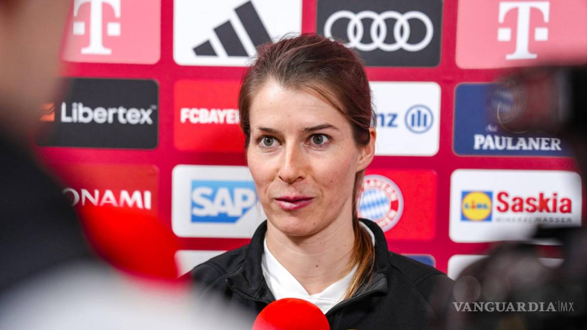 Marie-Louise Eta hace historia en la Bundesliga: es la primera mujer que dirige un juego