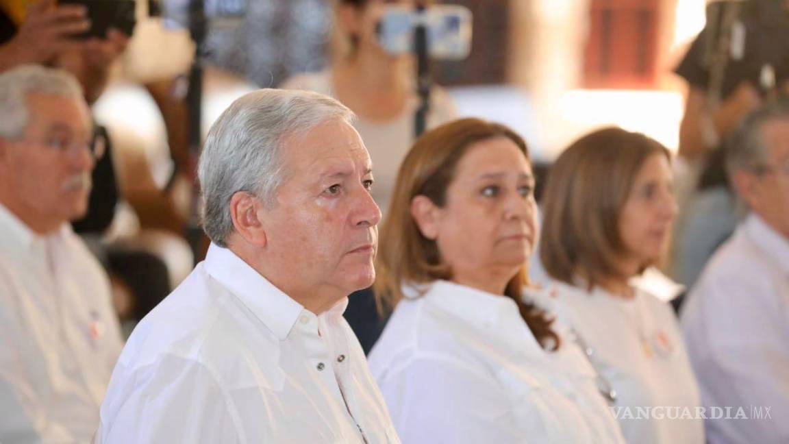 $!El alcalde José María Fraustro estuvo presente en la colocación de la primera piedra.