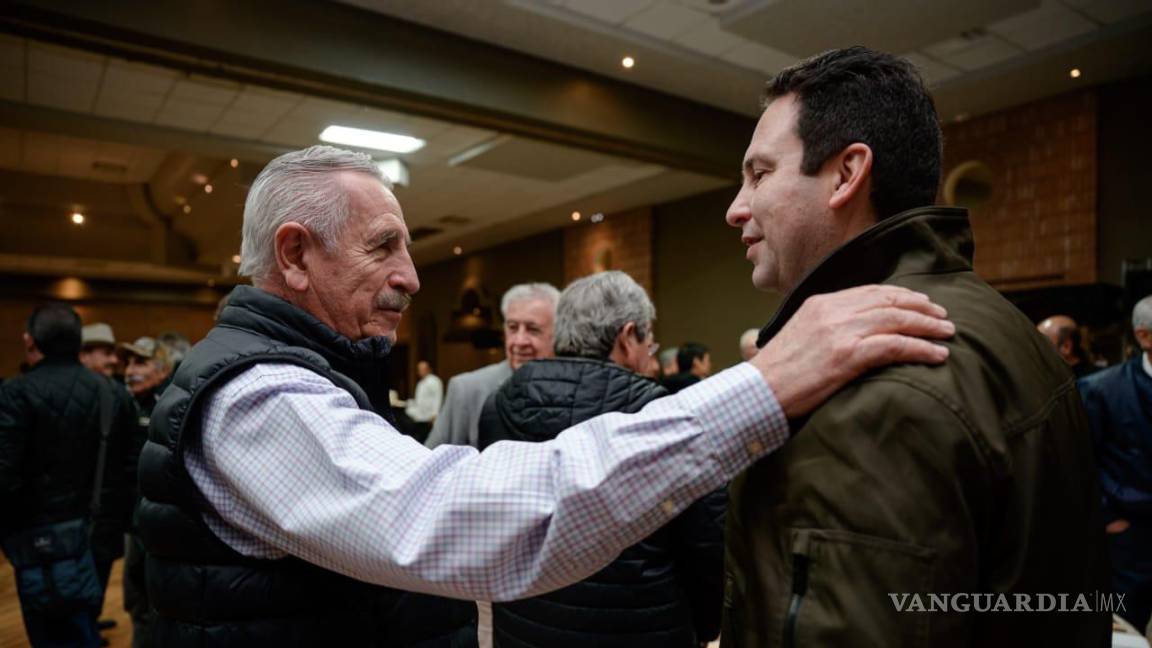 $!El alcalde Javier Díaz González reafirma su compromiso con el sector agropecuario durante el Día del Agrónomo.