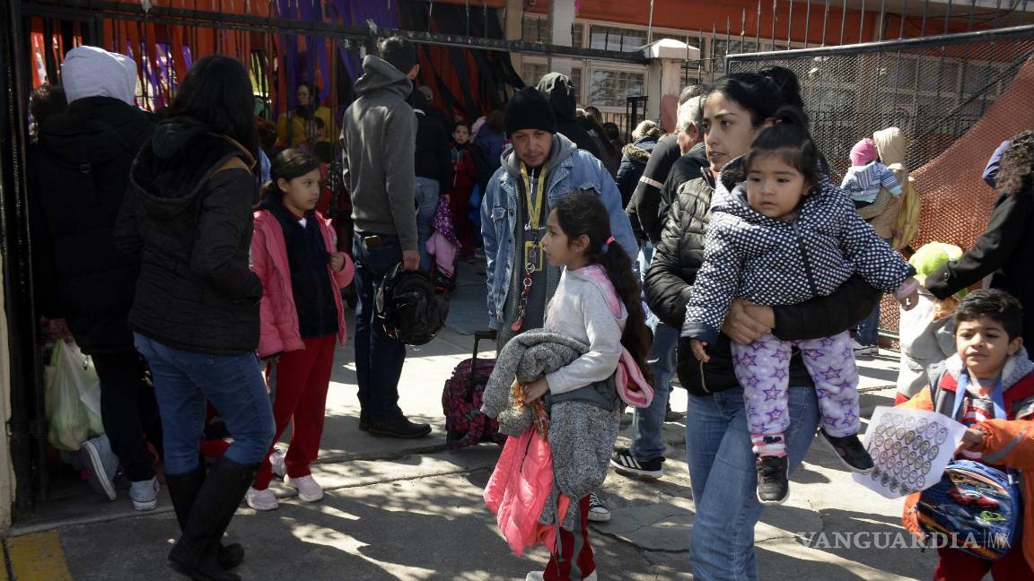 $!Algunas escuelas en Saltillo han modificado sus horarios para permitir a los estudiantes participar en la celebración de altares de muertos.