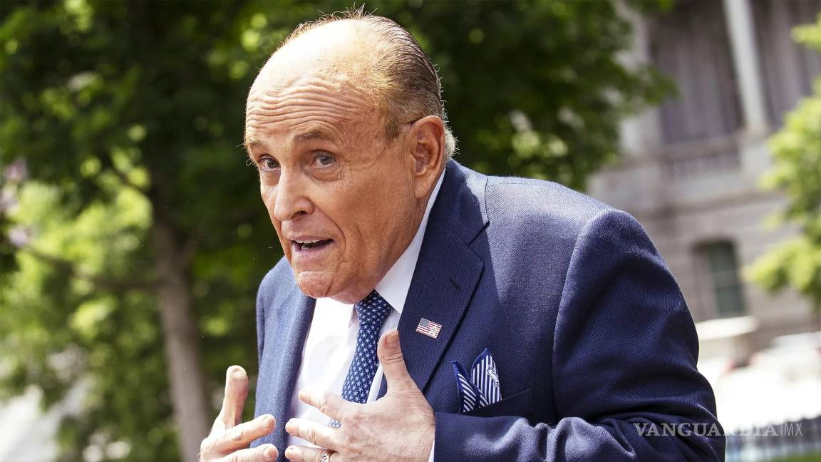 Se entrega Rudy Giuliani en Georgia por caso de elecciones 2020