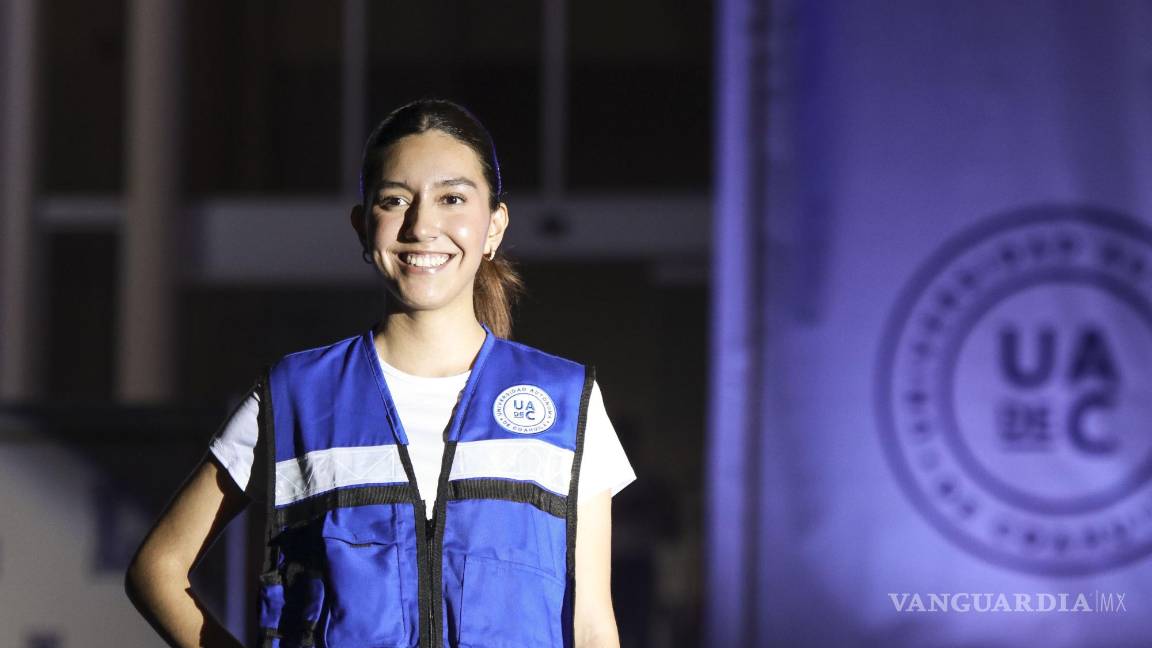 $!La medallista olímpica y alumna de la UAdeC, Ángela Ruiz Rosales, modeló prendas y accesorios de la nueva línea de Lobos.