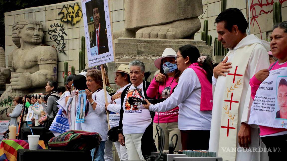 Marchan madres buscadoras en la CDMX durante el Día de las Madres para exigir justicia por sus desaparecidos
