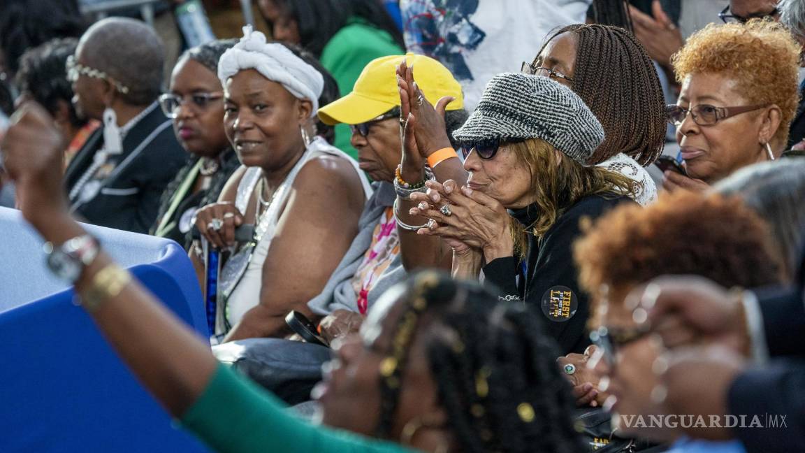 $!Integrantes de la comunidad gospel destacaron entre los grupos que vitorearon al presidente Biden en Filadelfia.