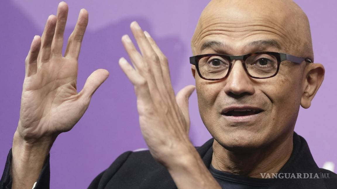 $!El director ejecutivo de Microsoft, Satya Nadella, habla en un evento en el grupo de expertos Chatham House en Londres, el 15 de enero de 2024.