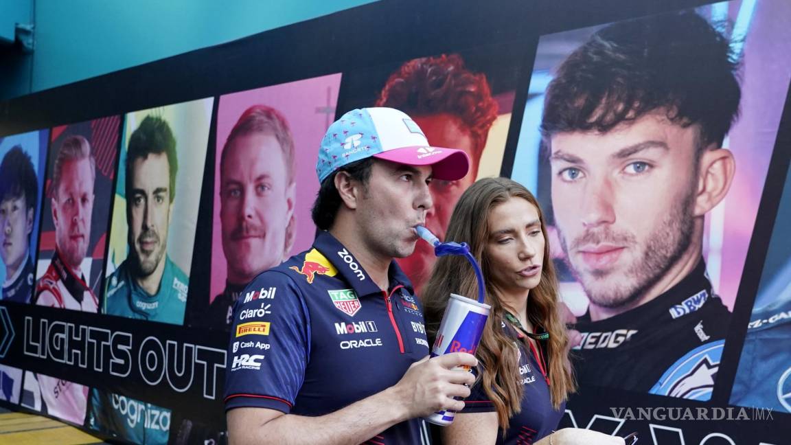 Checo Pérez afirma estar feliz por la libre competencia entre él y Max Verstappen