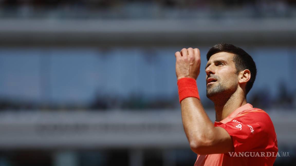 Novak Djokovic vuelve a Roland Garros con un dominante triunfo
