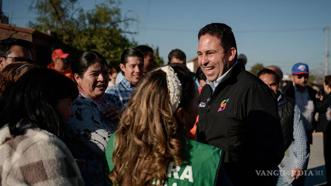 $!Vecinos de la colonia Virreyes Popular celebraron el inicio de la pavimentación, una mejora esperada para facilitar el acceso y la movilidad en la zona.