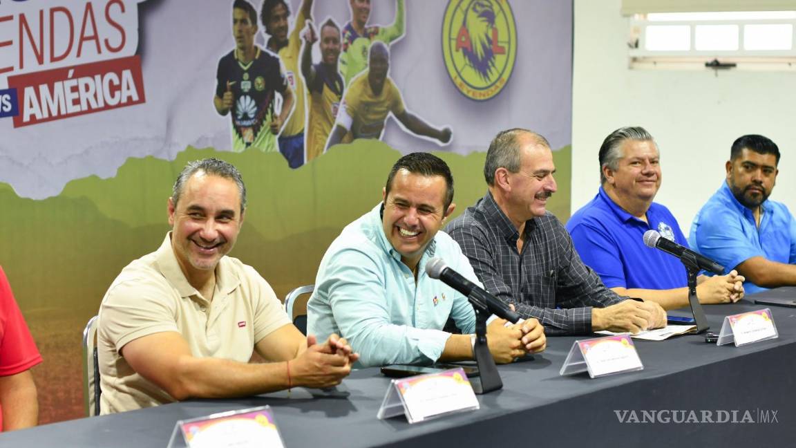 $!Presentación oficial del Clásico de Leyendas, con autoridades municipales y representantes del club Halcones de Saltillo.