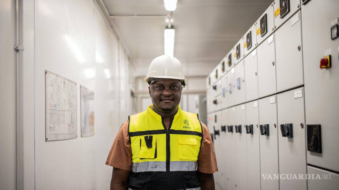 $!Archip Lobo, fundador de Nuru, en el sitio de la primera microrred urbana de la empresa, en Goma, República Democrática del Congo.