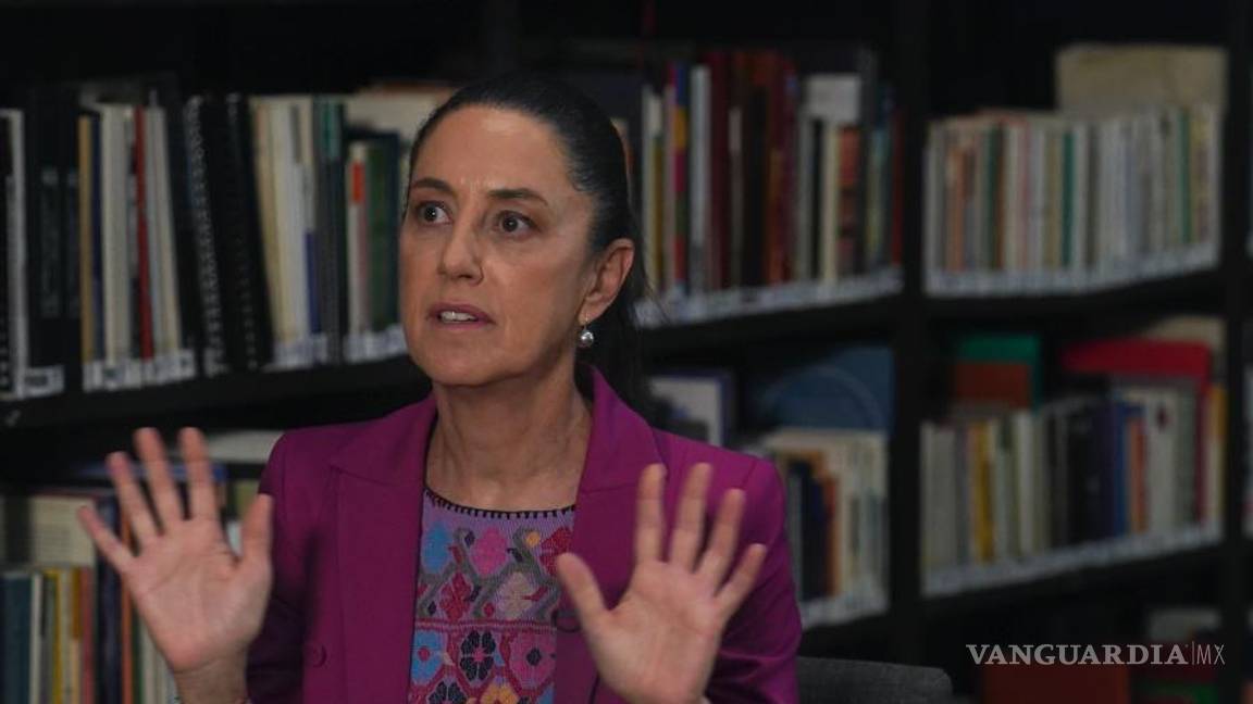 $!La alcaldesa de la Ciudad de México, Claudia Sheinbaum, habla durante una entrevista en la Biblioteca La Carbonera, en la Ciudad de México.