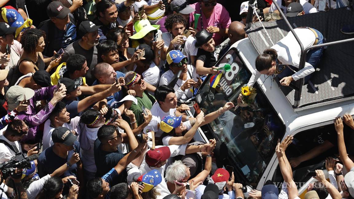 $!Miles de venezolanos protegieron con su presencia a la líder opositora, María Corina Machado.