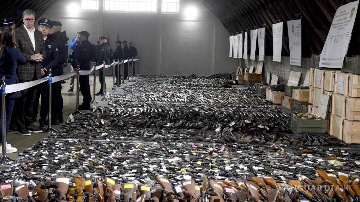 Entregan 13 mil 500 armas, incluyendo lanzacohetes, en desarme en Serbia