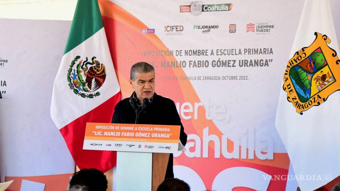 Imponen el nombre ‘Lic. Manlio Gómez Uranga’ a escuela de Torreón