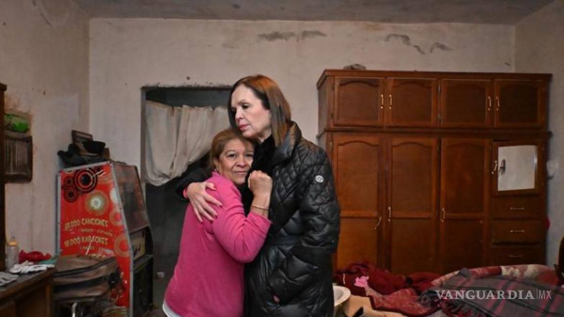 $!La alcaldesa Sara Irma Pérez Cantú supervisa personalmente la entrega de apoyo en las zonas más afectadas por el frío.