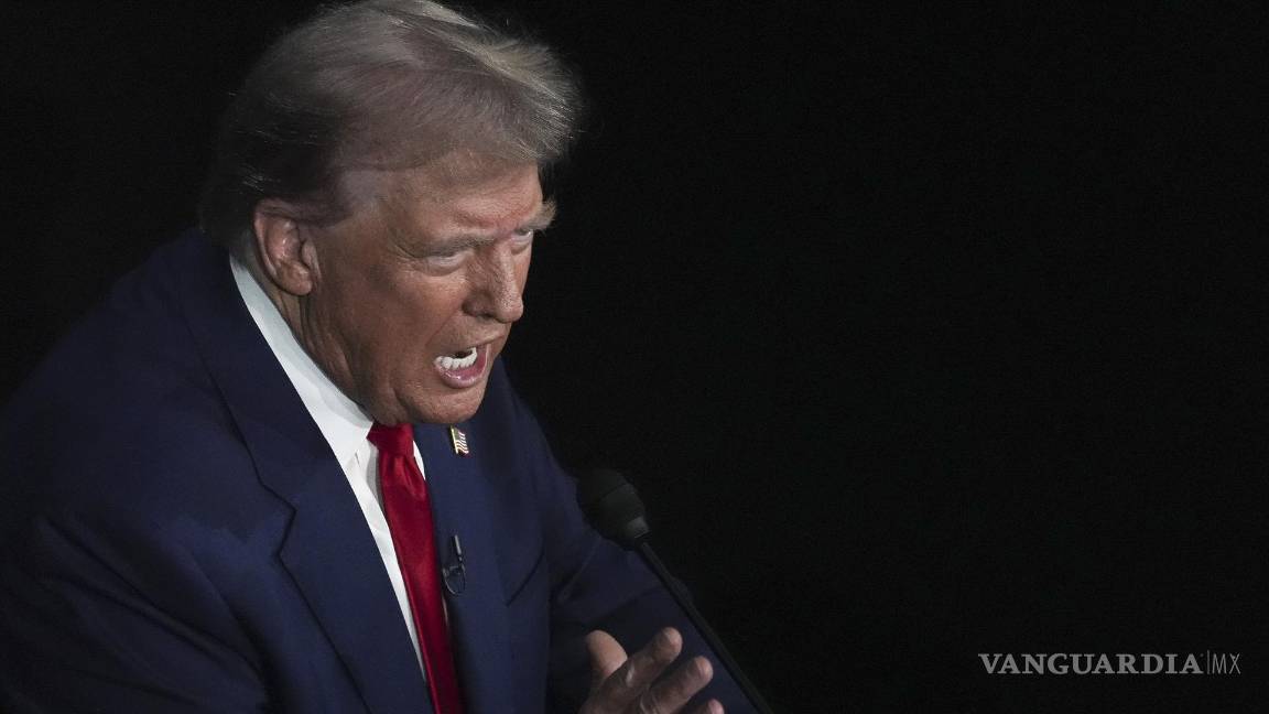 $!El candidato presidencial republicano Donald Trump durante el debate presidencial organizado por ABC News en Filadelfia, Pensilvania.