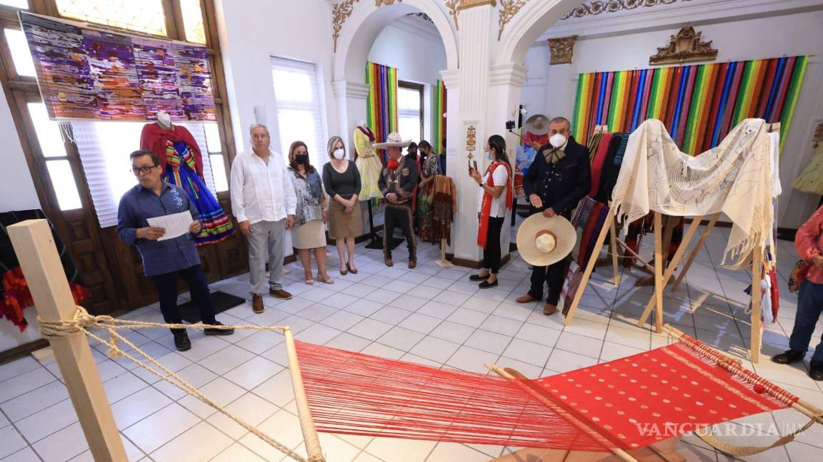 Inauguran en Saltillo la exposición “Sarape y rebozo: orgullo que envuelve la fiesta charra”