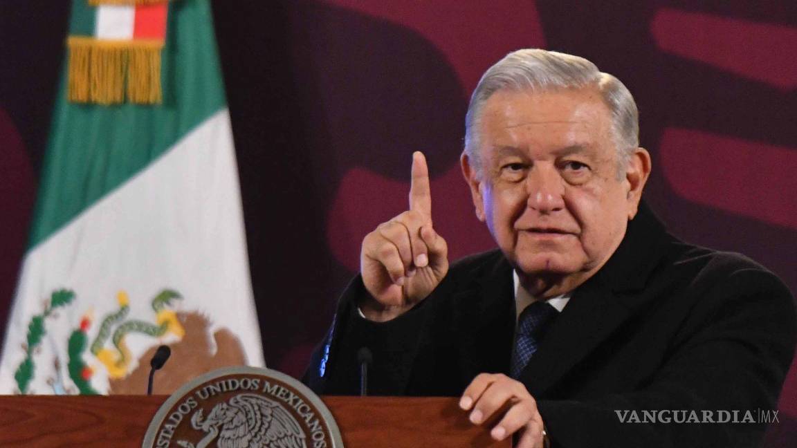$!Andrés Manuel López Obrador, presidente de México, durante su intervención en la conferencia de prensa matutina realizada en Palacio Nacional, en la que se presentó el reporte sobre el abasto de medicamentos y megafarmacia. | Foto: Cuartoscuro