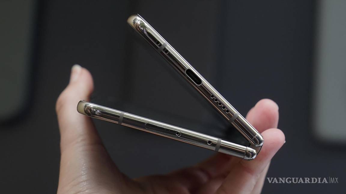 $!El Google Pixel Fold se muestra en un evento de Google I/O en Mountain View, California.