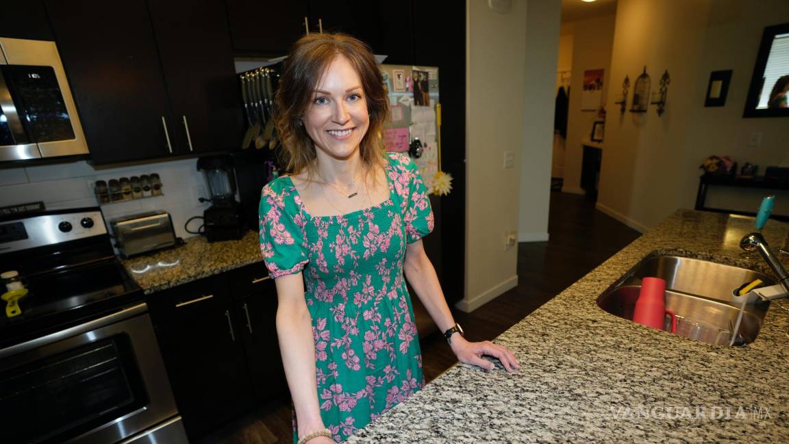 $!Kathleen Rickerson en su casa en Lakewood, Colorado, un suburbio al oeste de Denver. Los estadounidenses se están segregando según sus tendencias políticas.