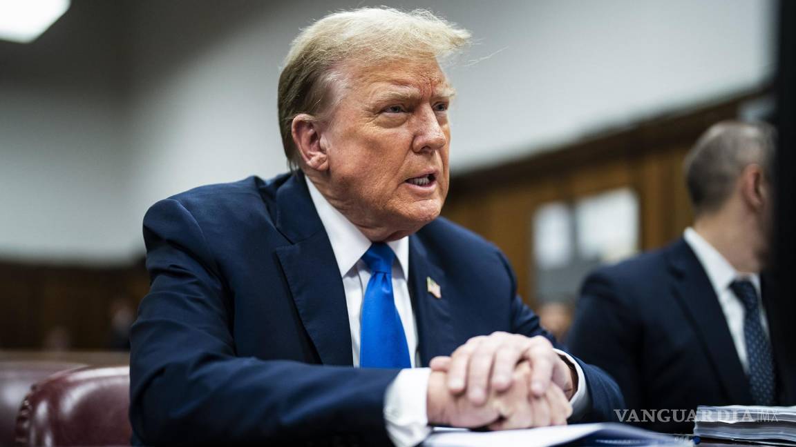 $!Presunto pago a la exactriz porno Stormy Daniels para comprar su silencio, sienta por primera vez en la historia estadounidense a un expresidente, a Donald Trump.