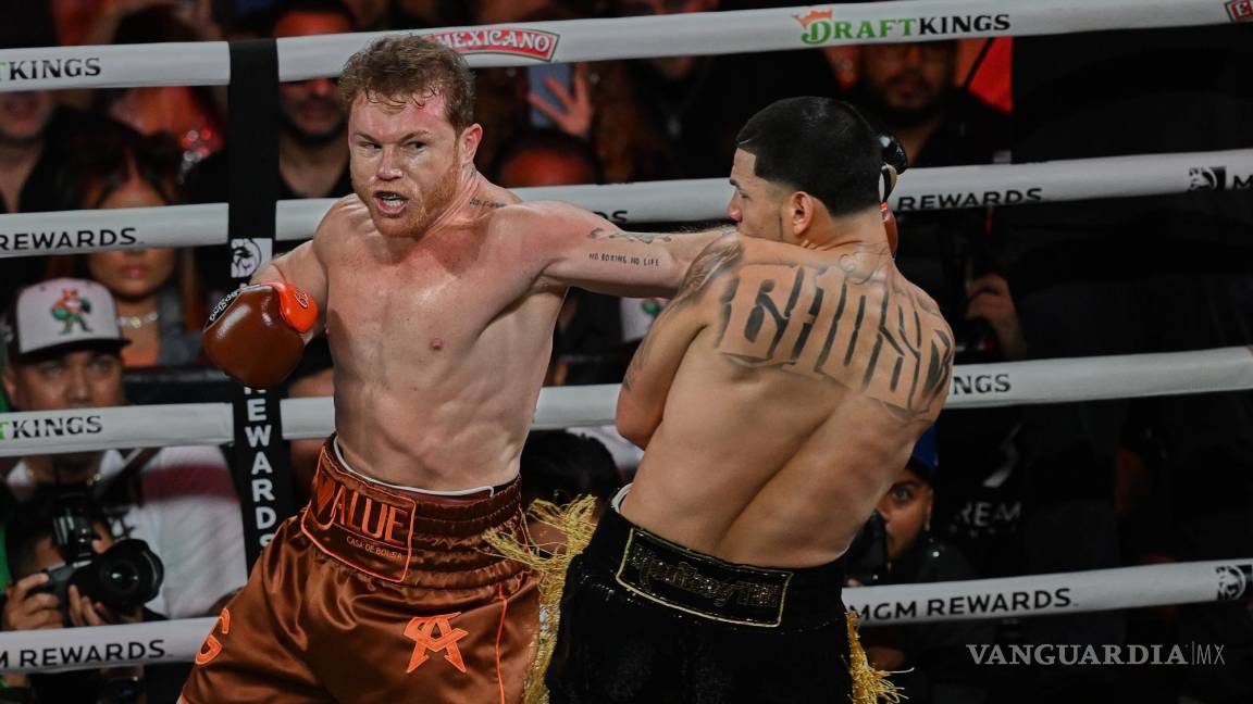 Canelo Álvarez domina a Berlanga y retiene su trono por decisión unánime