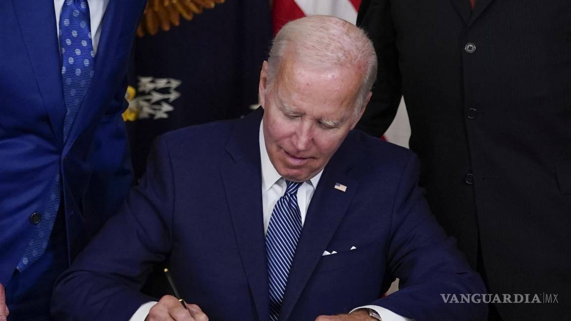 Firma Joe Biden histórica ley de clima y salud