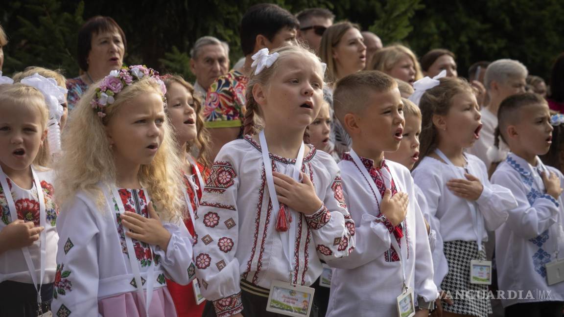 Entre el temor y la tristeza, vuelven a clases en Bucha tras masacre por invasión rusa