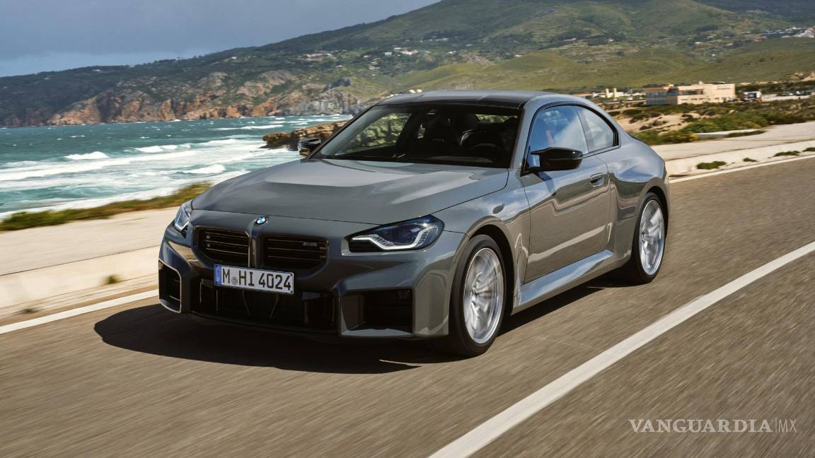 $!En la imagen el M2 2025 de BMW. El M2 es la mejora de rendimiento del cupé Serie 2 normal y genera 473 caballos de fuerza con su motor de seis cilindros.