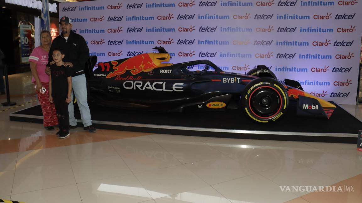 $!La gente puede acudir desde este jueves hasta el sábado para tomarse la foto con el monoplaza.