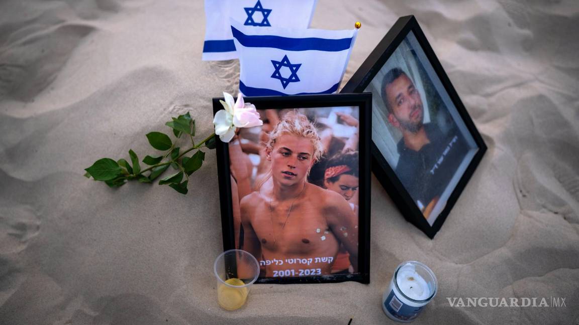 $!Una foto de Keshet Casarotti, de 21 años, que fue asesinado en el ataque del grupo Hamás al festival Nova Music que se celebraba en Israel el 7 de octubre.